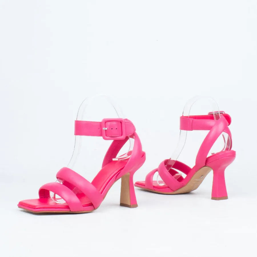 cara_heel_14.webp Strappy^Carrano - Brazil Cara Heel