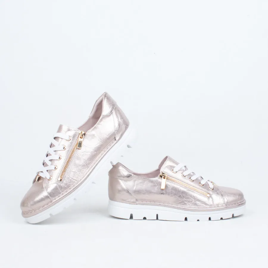 Lace Up^Top End Elos Sneaker