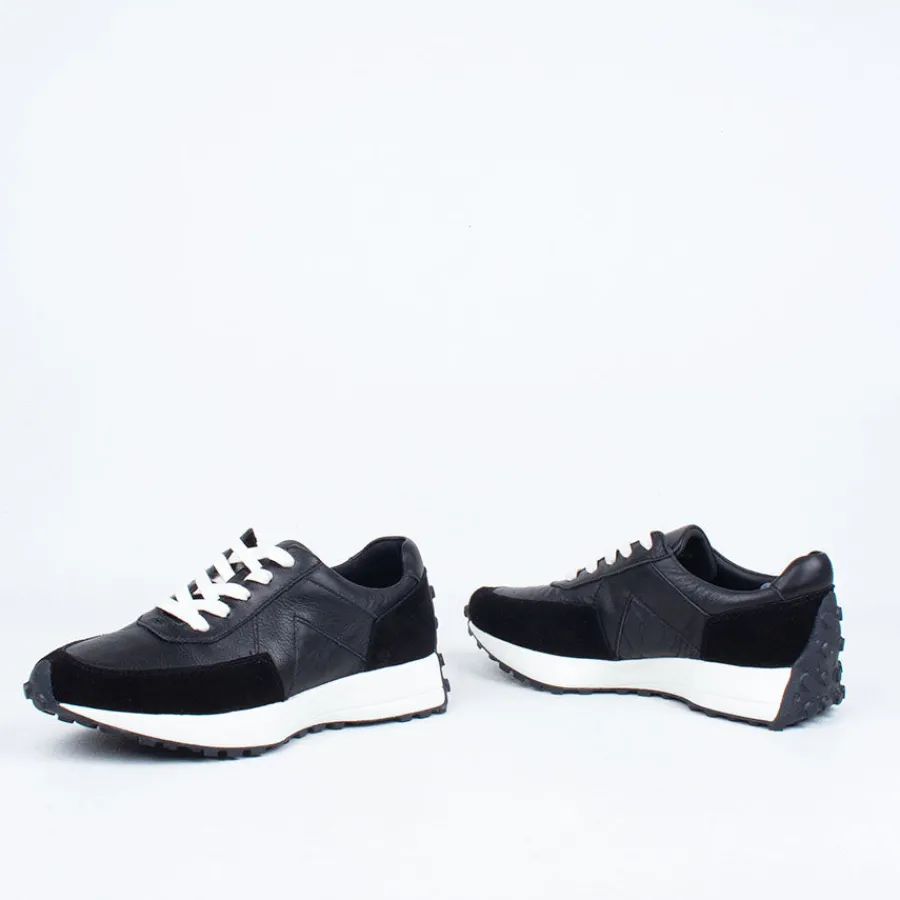 freelance_sneaker_3.webp Lace Up^Gelato Freelance Sneaker
