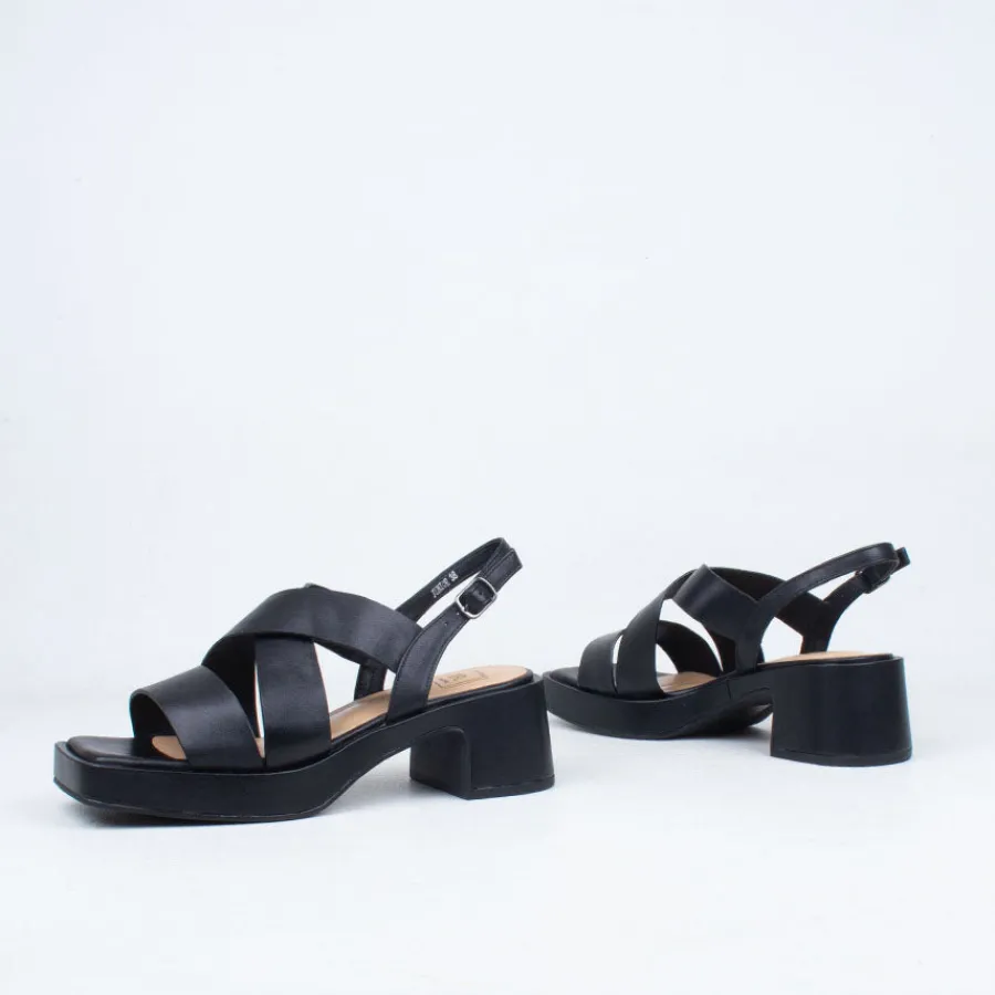 junior_sandal_3.webp Flat^Mila Raine Junior Sandal