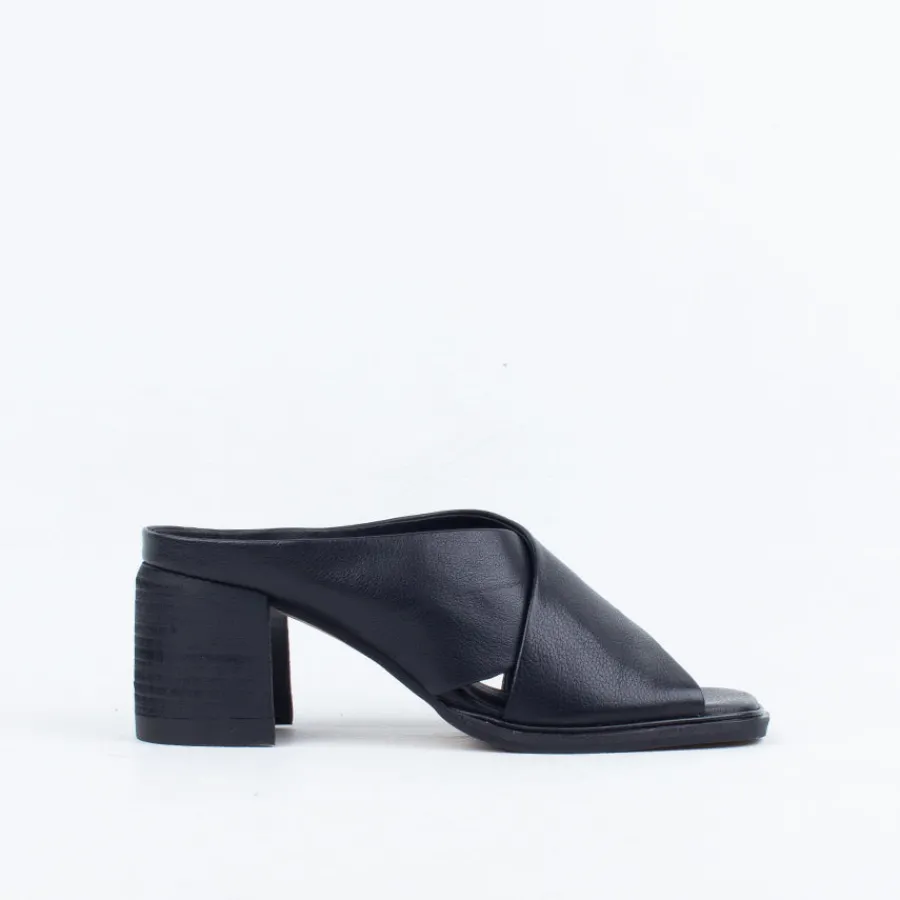 Mule^Minx Lucy Slide Black