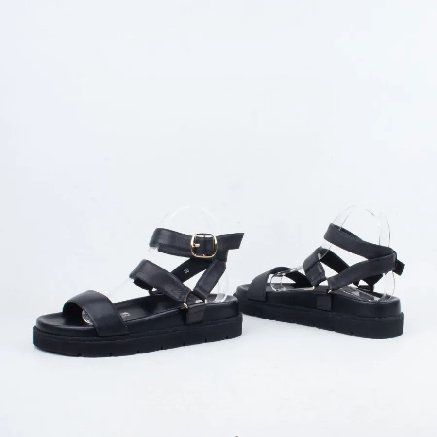 nomi_sandal_3.webp Flat^Ernest Wyler Nomi Sandal Khaki