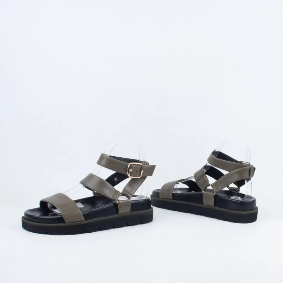 nomi_sandal_7.webp Flat^Ernest Wyler Nomi Sandal Khaki
