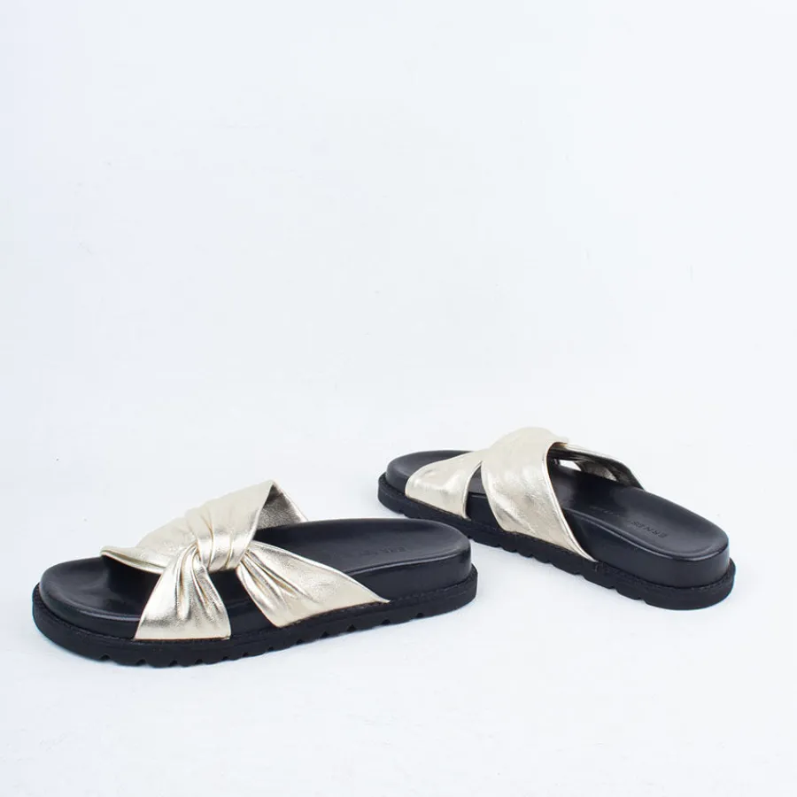 ombra_slide_11.webp Flat^Ernest Wyler Ombra Slide