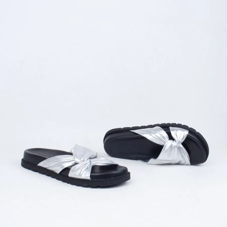 ombra_slide_13.webp Flat^Ernest Wyler Ombra Slide