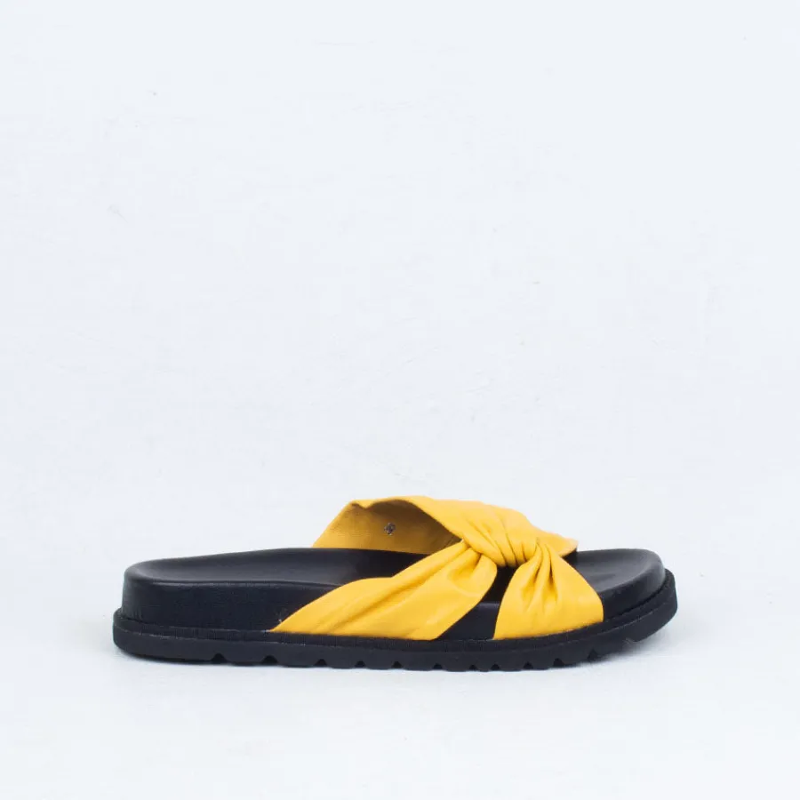 ombra_slide_24.webp Flat^Ernest Wyler Ombra Slide