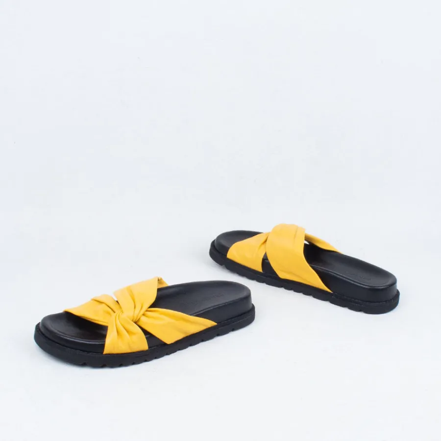 ombra_slide_26.webp Flat^Ernest Wyler Ombra Slide