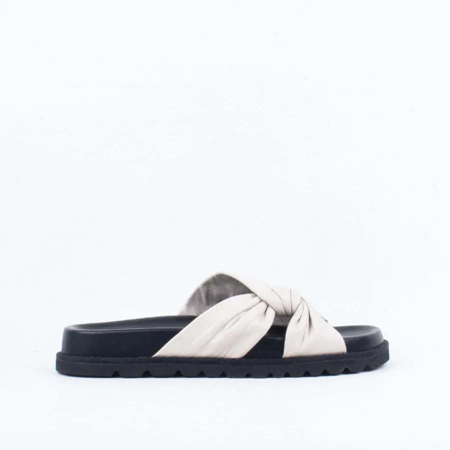 ombra_slide_4.webp Flat^Ernest Wyler Ombra Slide