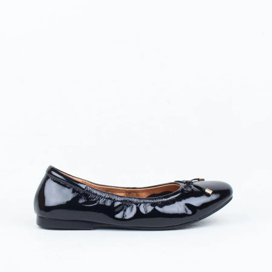 poncho_slip_on_3.webp Slip On^Bresley NZ Poncho Slip On