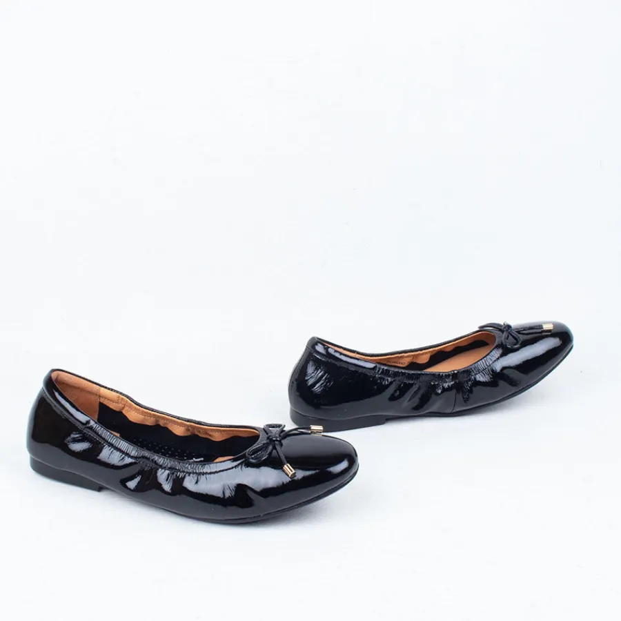 poncho_slip_on_4.webp Slip On^Bresley NZ Poncho Slip On