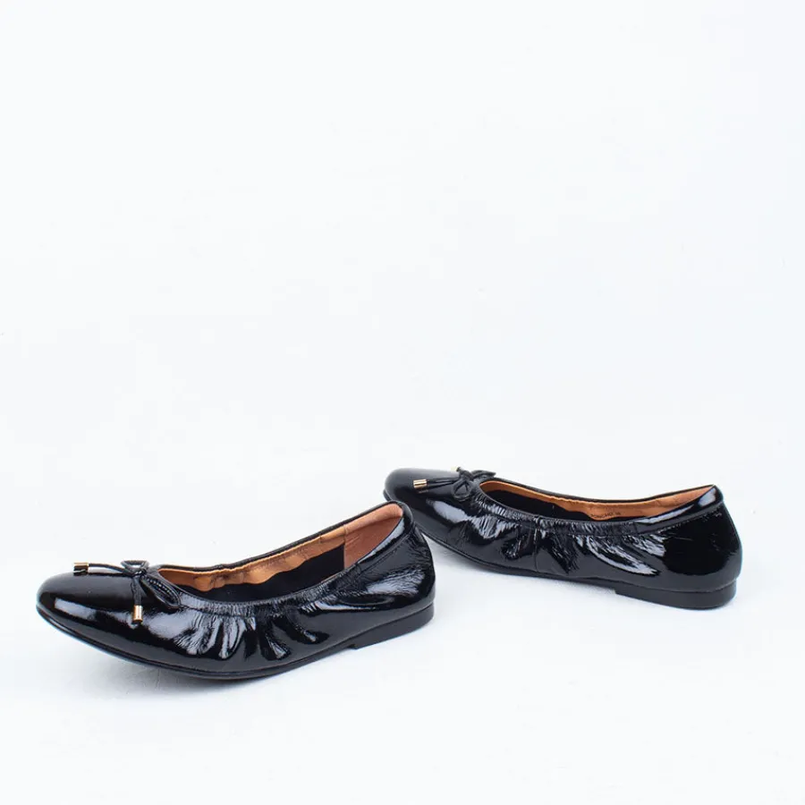 poncho_slip_on_6.webp Slip On^Bresley NZ Poncho Slip On