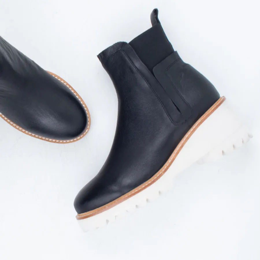 poppy_ankle_boot_2.webp Chelsea^Bresley NZ Poppy Ankle Boot