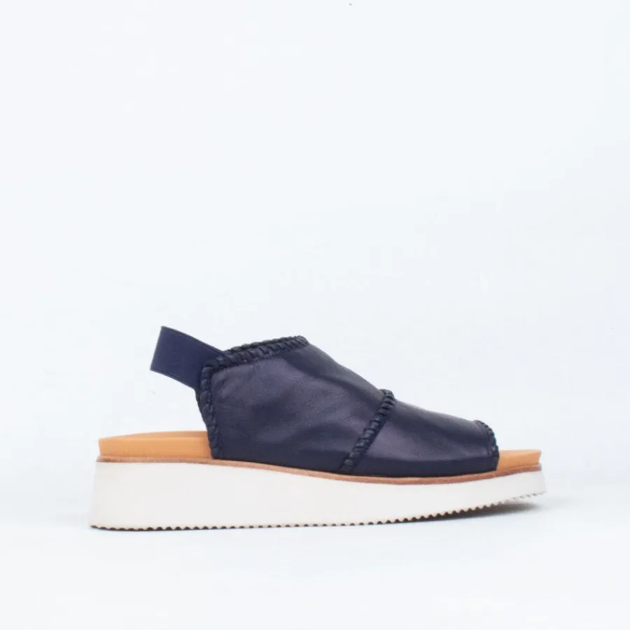 praxis_sandal_4.webp Flat^Bresley NZ Praxis Sandal