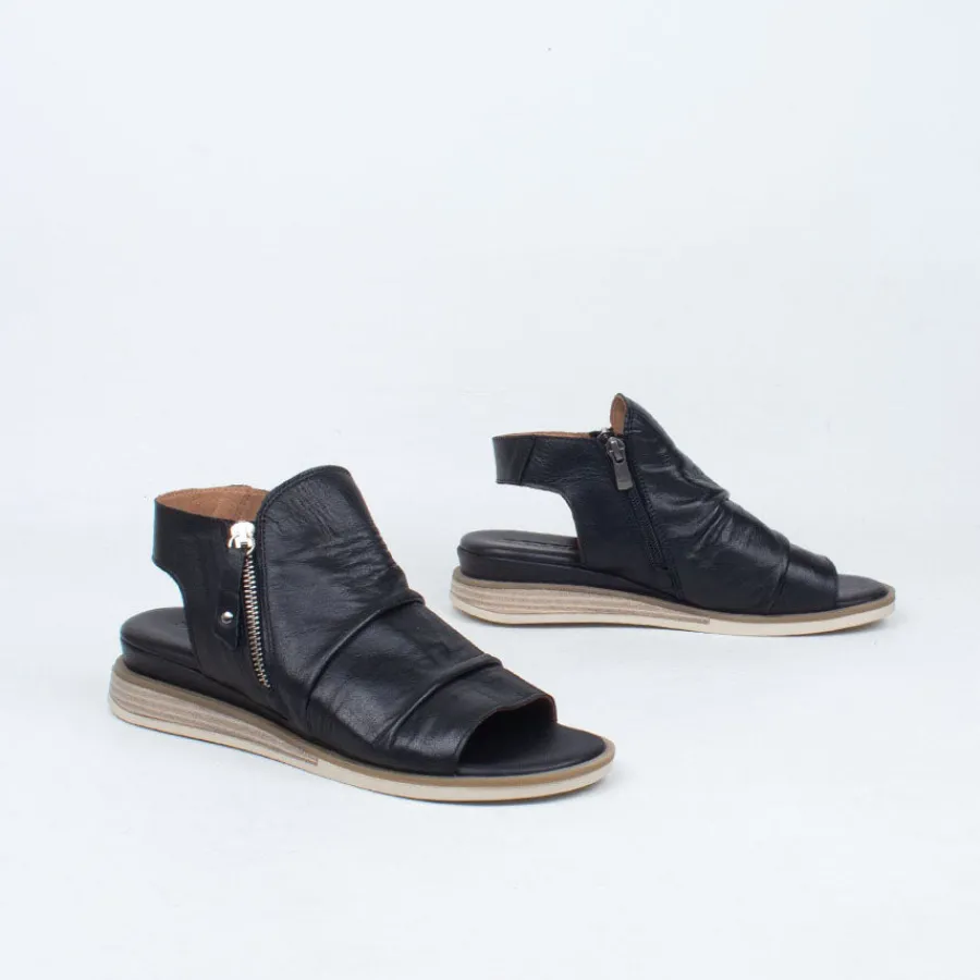surprise_sandal_11.webp Flat^Bresley NZ Surprise Sandal