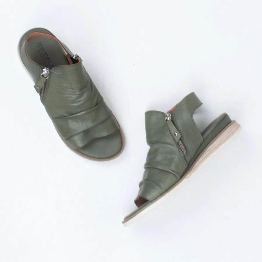 surprise_sandal_2.webp Flat^Bresley NZ Surprise Sandal