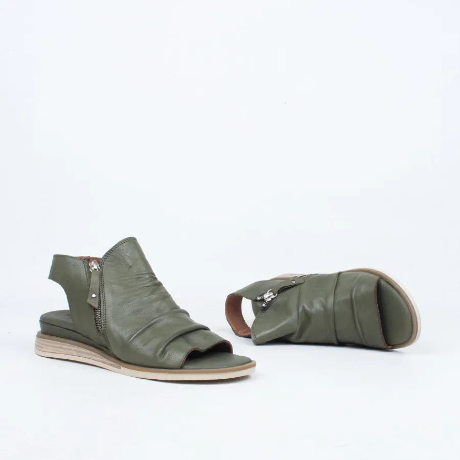 surprise_sandal_3.webp Flat^Bresley NZ Surprise Sandal