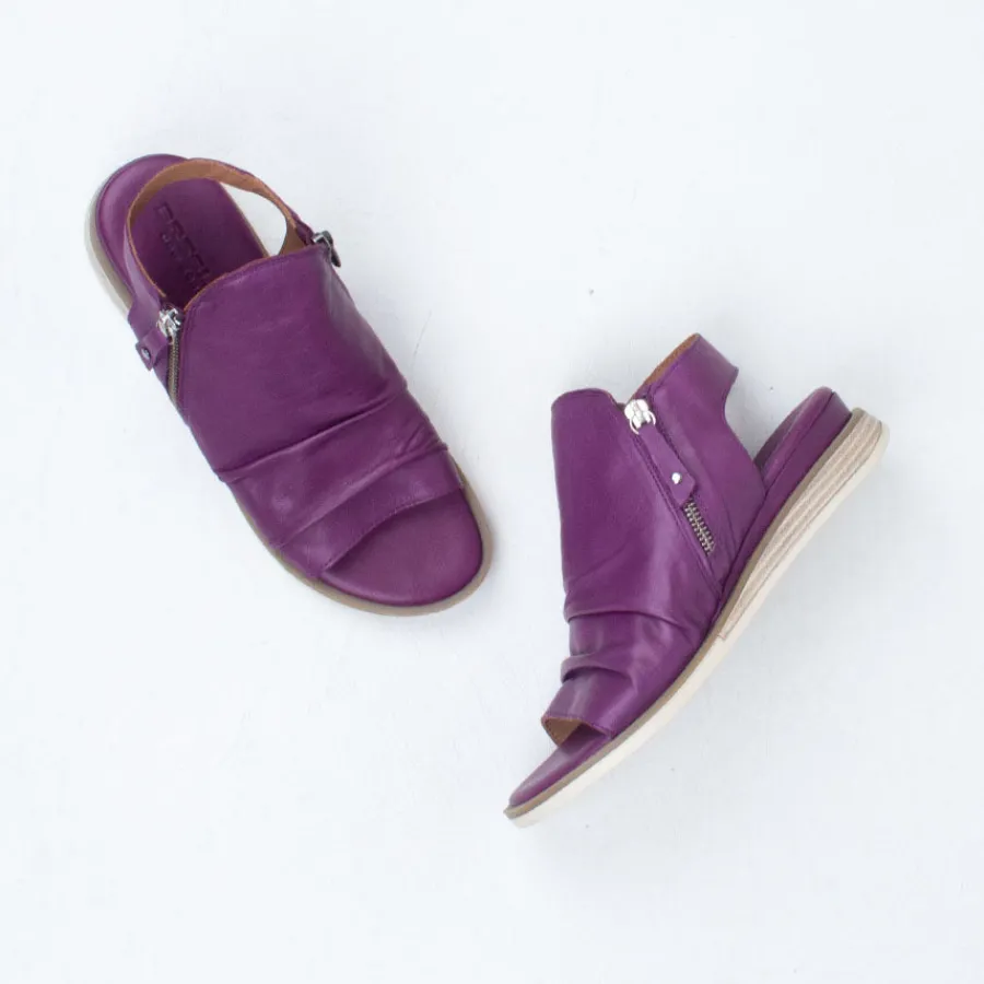 surprise_sandal_6.webp Flat^Bresley NZ Surprise Sandal