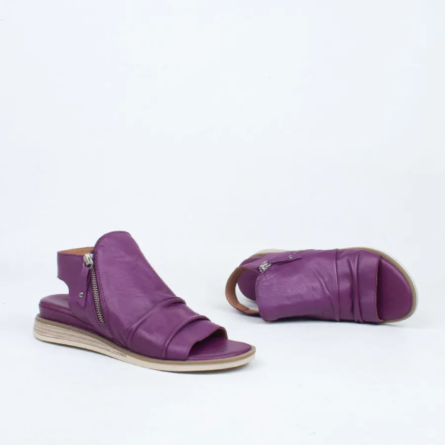 surprise_sandal_7.webp Flat^Bresley NZ Surprise Sandal