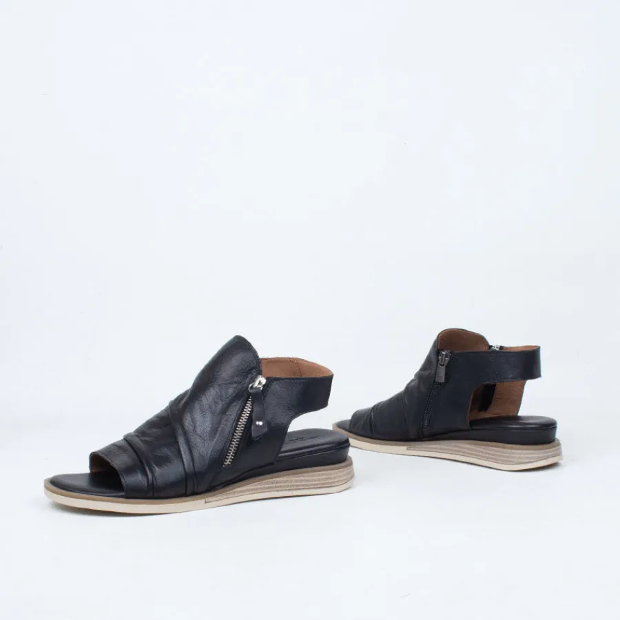 surprise_sandal_9.webp Flat^Bresley NZ Surprise Sandal